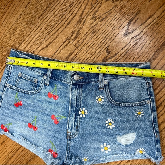 Aeropostal | Vintage High Rise Shorty Cherry Floral Cut Off Shorts Denim Size 14 - Picture 8 of 9